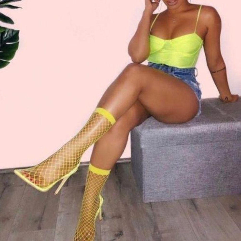 !! NEW !! Fishnet Slingback Heels in Neon Yellow - Picture 4 of 8